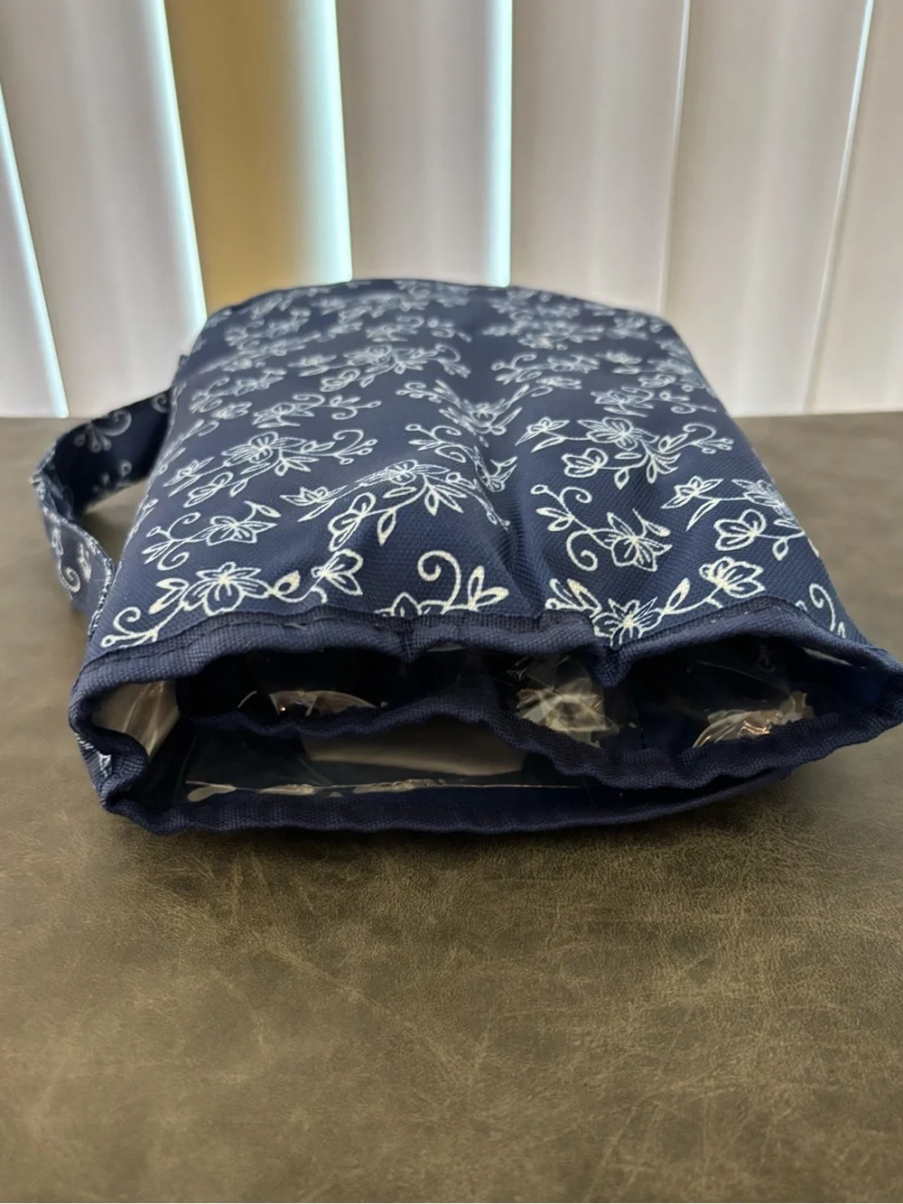 temp-tations Floral Lace 10-Piece Gadget Essentials Roll-Up Kit Navy/White
